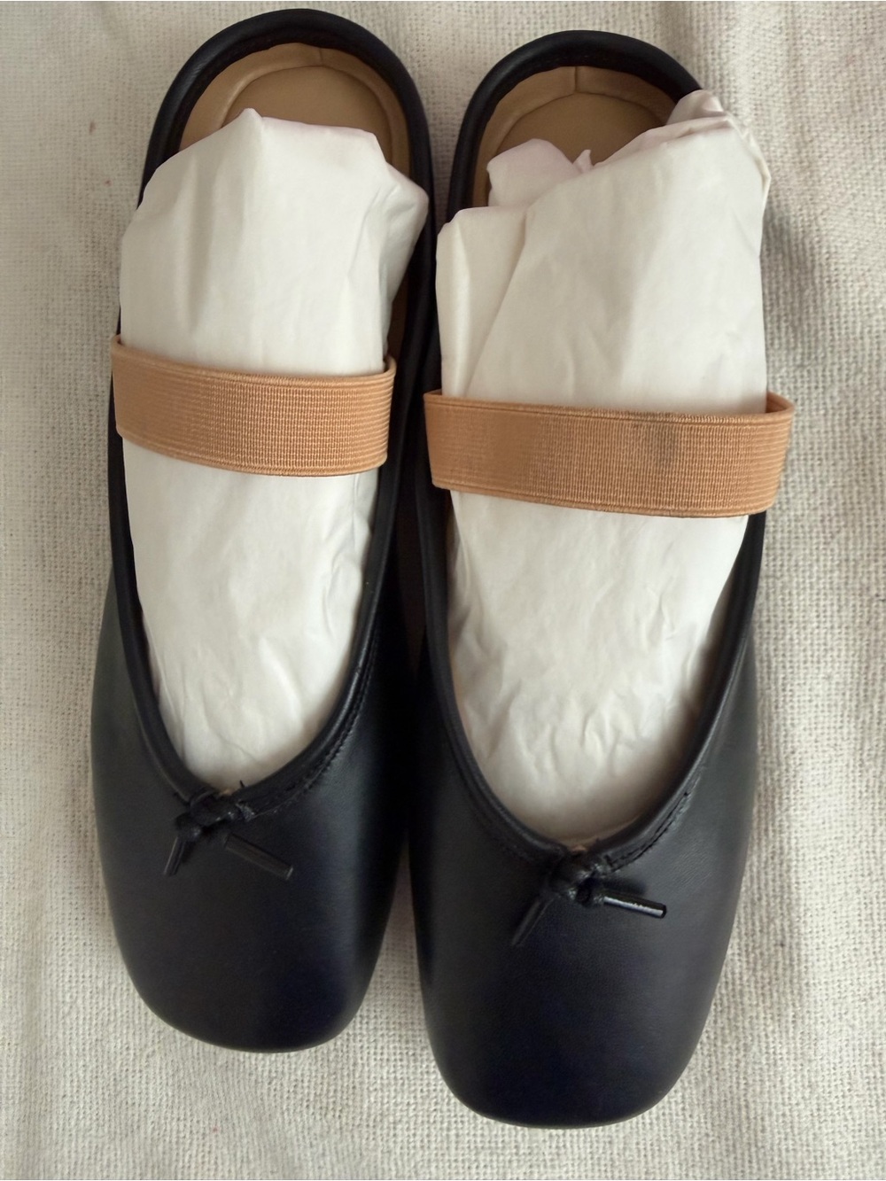 Steve Madden Black Ballet Flats with Tan Elastic Strap